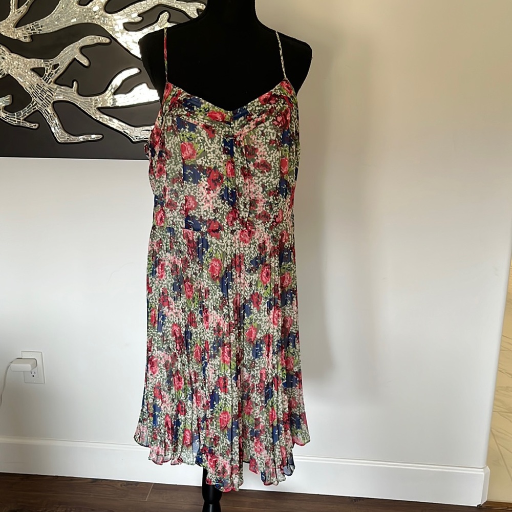 Floral pleated summer dress!